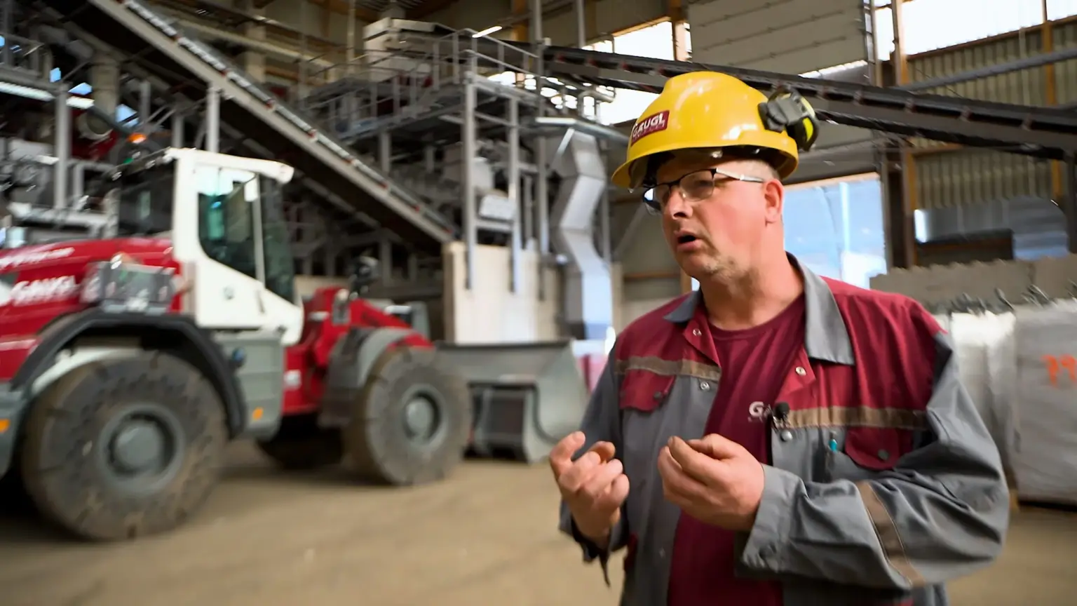 The production manager describes the problems with two screening machines from another manufacturer at the new GAUGL metal recycling plant—their poor screening quality led to numerous instances of material carryover and Blockages.